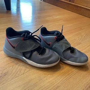 ⭐️Nike Kyrie Flytrap III⭐️